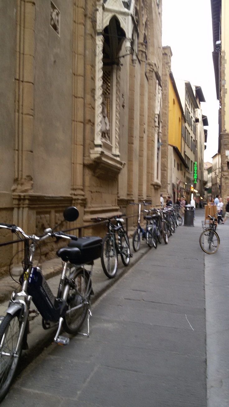 bici alle transenne di Orsanmichele