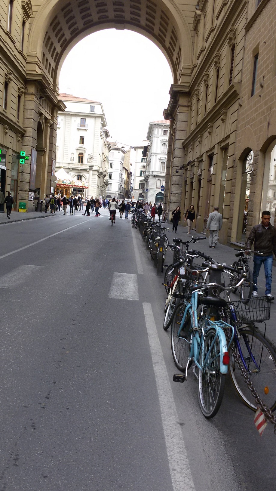 via Strozzi bici a catene